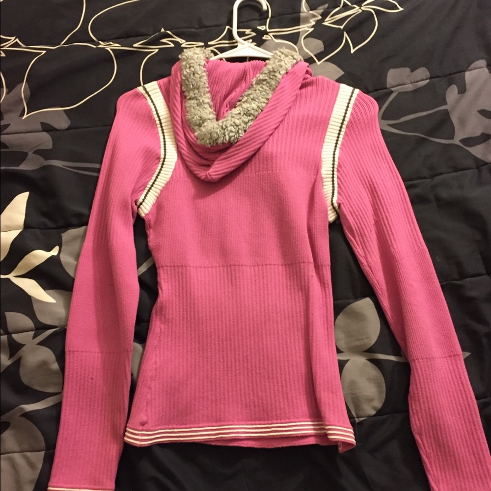 Comfy and cute Nils hooded sweater with Pom Pom’s